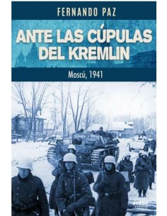ANTE LAS CÚPULAS DEL KREMLIN MOSCU 1941